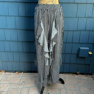 🖤🤍🖤Petal Roz large black white striped ruffle pants baggy